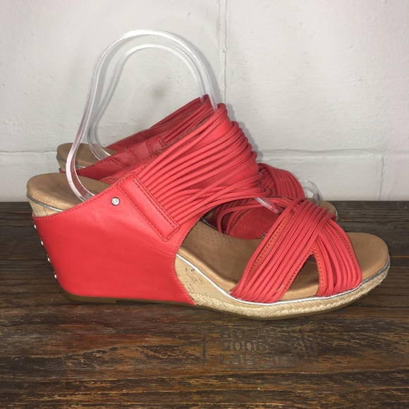 UGG Hilarie Open Toe Sandal Wedge Red - Picture 1 of 11